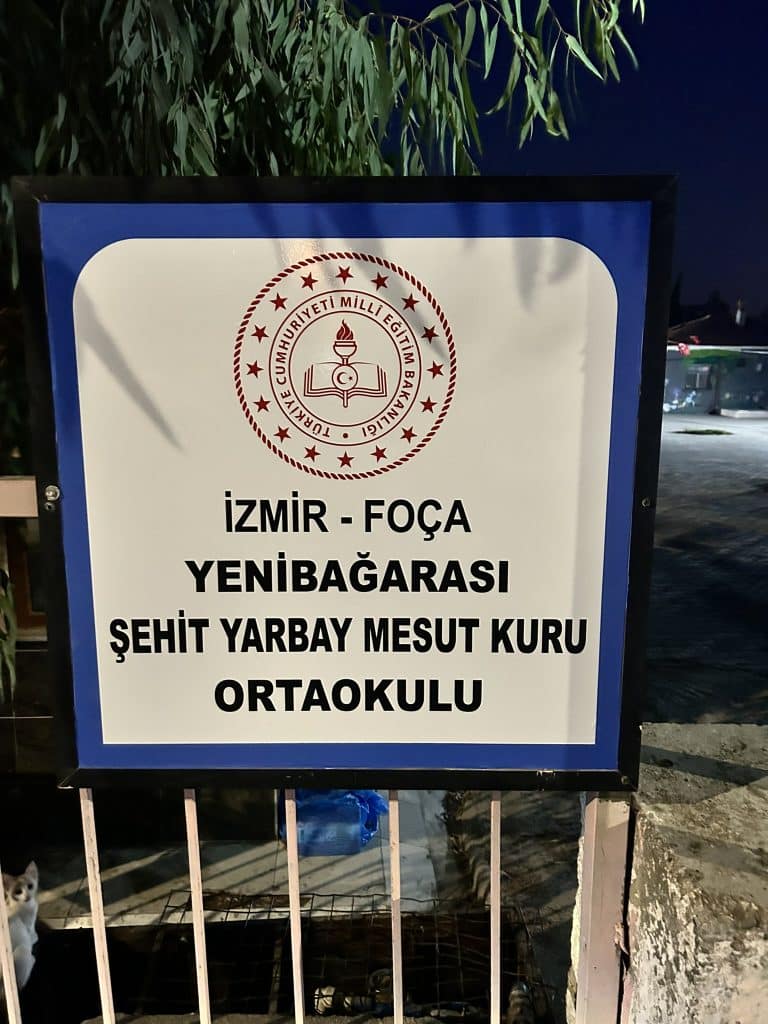 Foça okul kompozit tabela folyo kaplama uygulaması